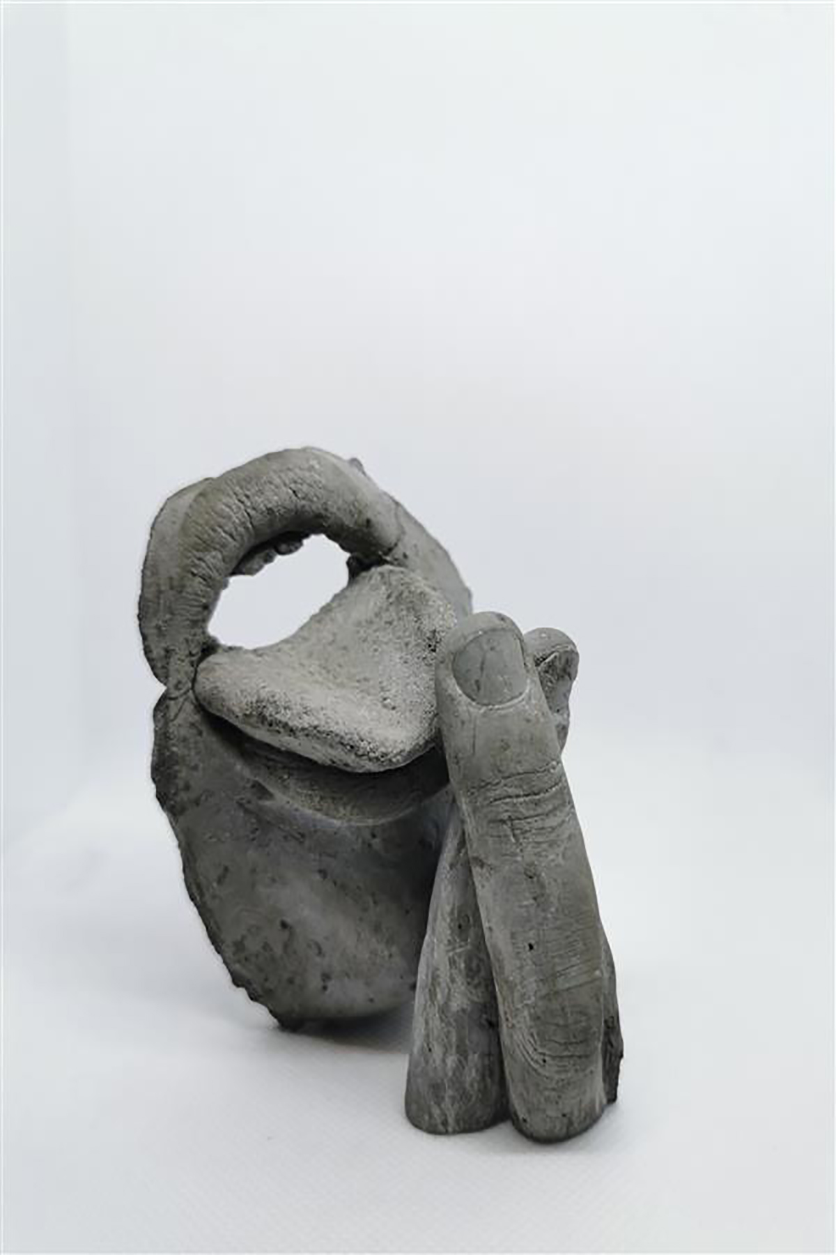 finger lickin’ good by Kate McSharry, varied dimensions, cast concrete.